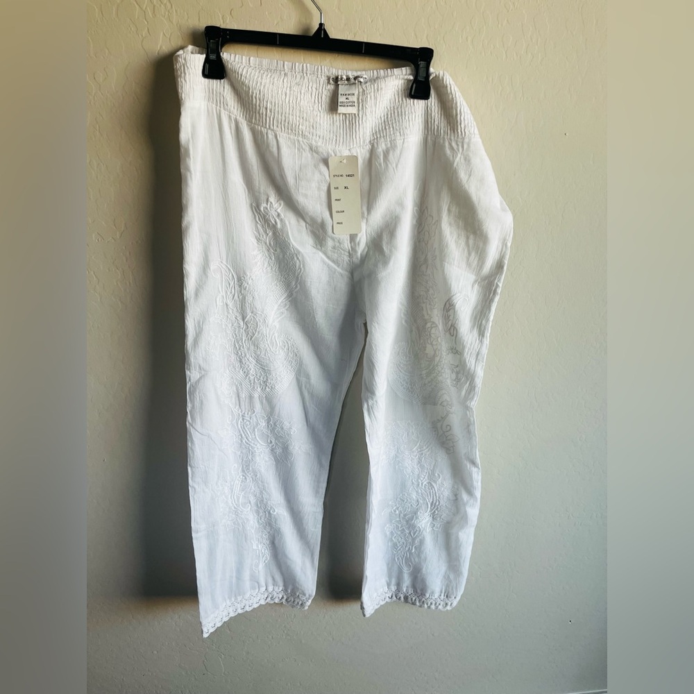 Women’s White Smocked Waist Floral Embroidered Pants NWT XL Boho Vacay Beachy - Picture 2 of 6